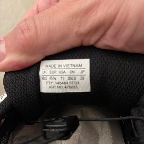 NWT Salomon Genesis GTX Sneakers - Picture 10 of 10